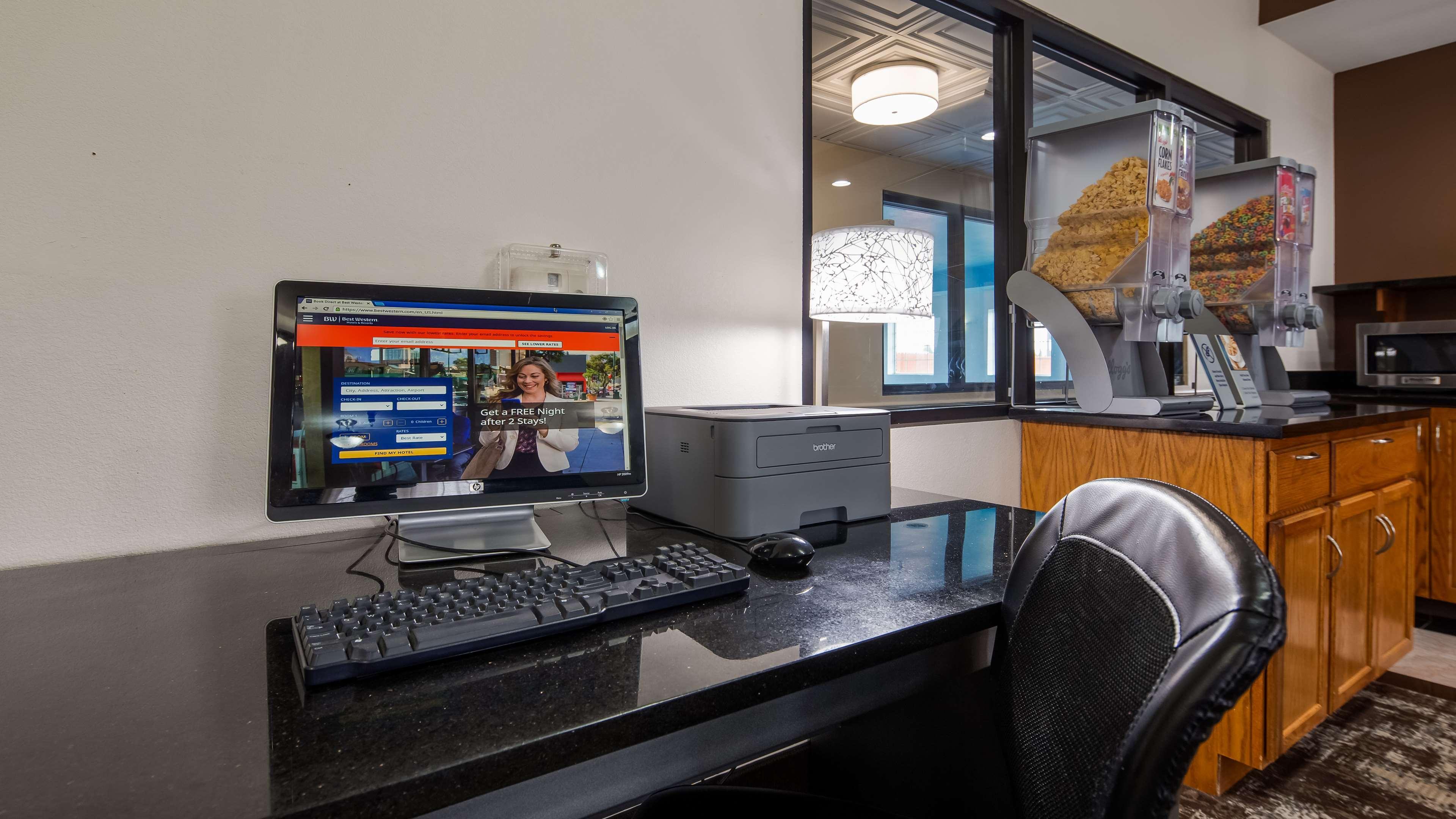 Best Western Plus Wakeeney Inn & Suites Exteriör bild